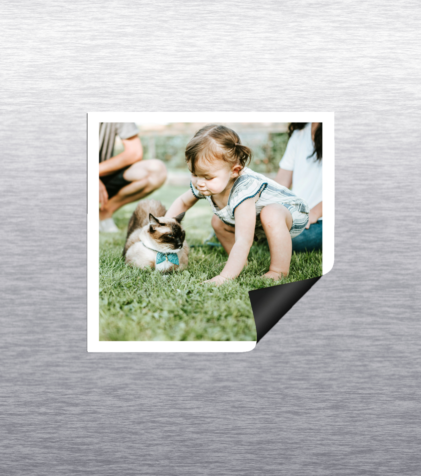 Présentation magnet carré personnalisé sur frigo, format MINI