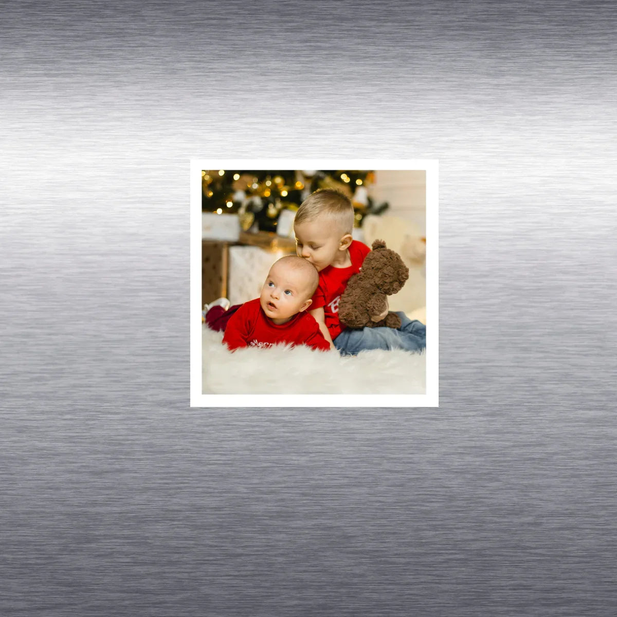 Présentation magnet carré personnalisé sur frigo, format PETIT