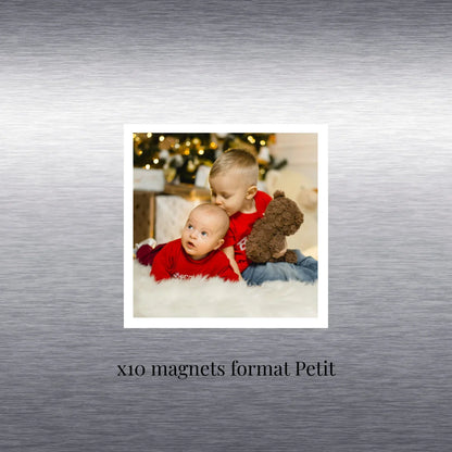 Présentation magnet carré personnalisé sur frigo, format PETIT (lot de 10 magnets)